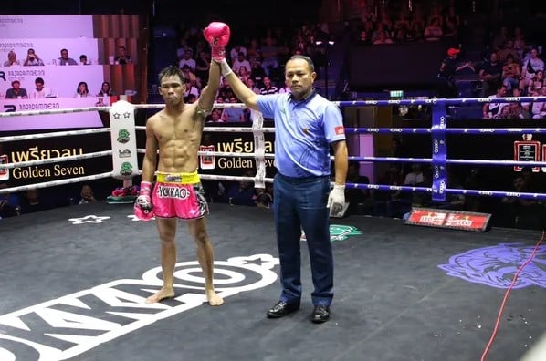 ข่าวมวย ผลมวยไทยพลังใหม่ สู้ศึกโชว์ลูกสอย ชาละวัน ร่วง ยก 4